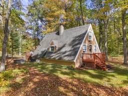 A-Frame | Hot Tub, Fireplace, River, Kayaks &Tubes