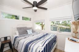 Lakefront | Sauna, Kayaks, Fire Pit, & Huge Deck