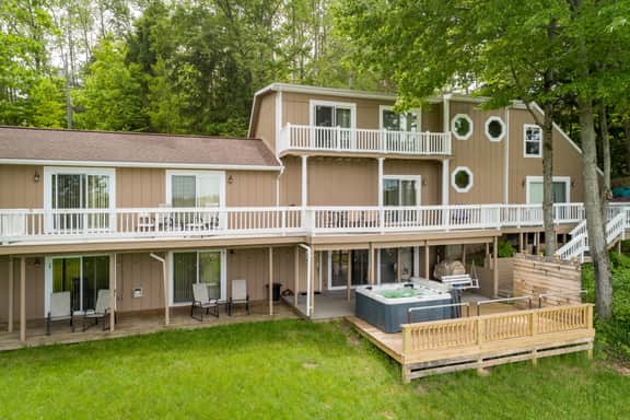 Lakeside Retreat | Hot Tub, Kayak, Arcade, Pontoon