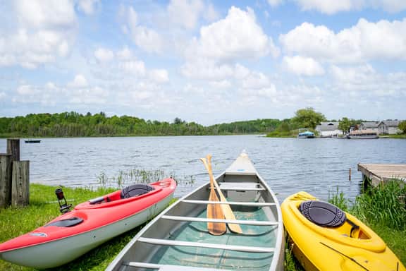 Lakeside Retreat | Hot Tub, Kayak, Arcade, Pontoon