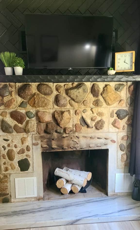 Riverfront Retreat | Fire, Sunroom, Kayaks, Tubes
