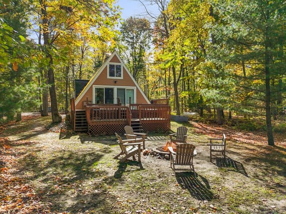 A-Frame | Hot Tub, Fireplace, River, Kayaks &Tubes