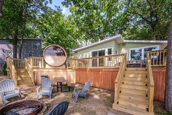 Lakefront | Sauna, Kayaks, Fire Pit, & Huge Deck